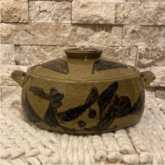 Studio Pottery Lidded Dutch Oven / Serving Dish - Picture 7 of 7